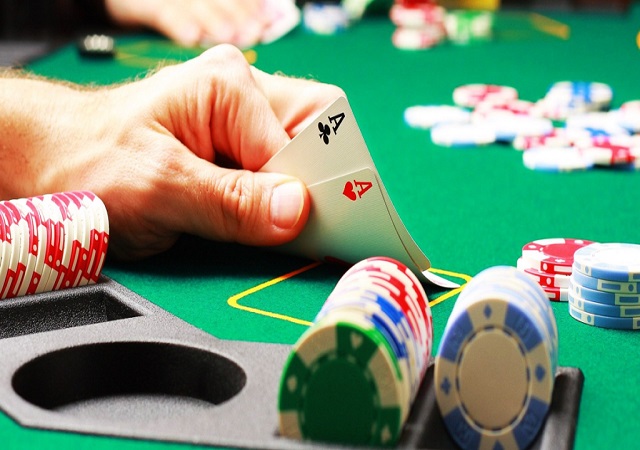 Lý do bạn cần học cách đọc bài khi chơi Poker Lý do bạn cần học cách đọc bài khi chơi Poker