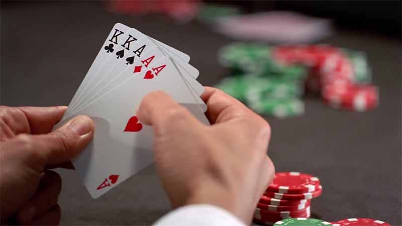Full House Poker là gì? Giải mã tay bài “vàng” trong giới Poker
