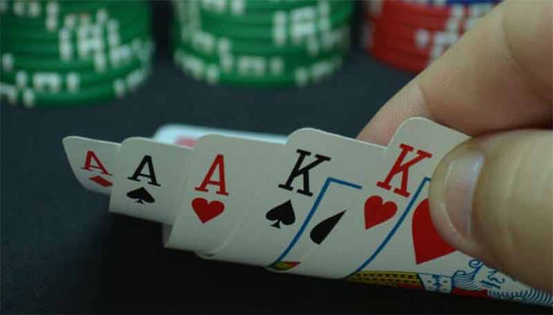 Full House Poker là gì? Giải mã tay bài “vàng” trong giới Poker