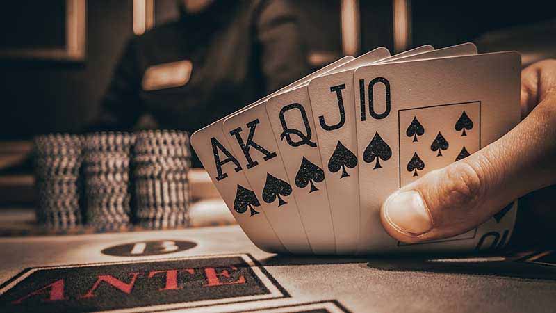 Tay bài Thùng trong Poker là gì? Khái niệm, cách xác định và mẹo chiến thắng