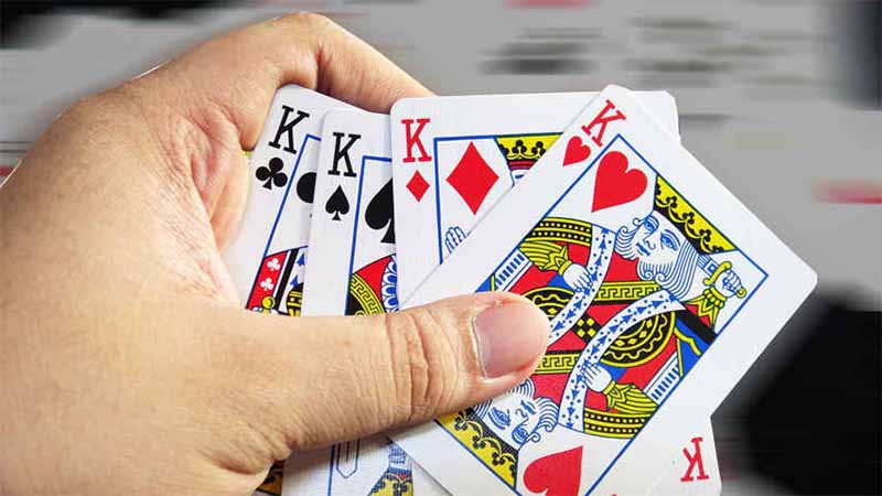 Ù đền là gì? Giải mã khái niệm quan trọng trong luật chơi Phỏm