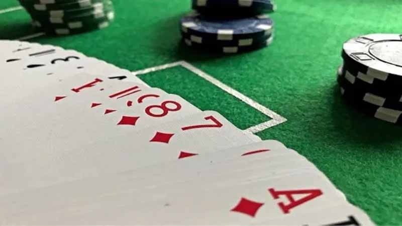 Bài tiến lên tiếng Nhật là gì? Giải nghĩa đúng và cách dùng chuẩn nhất