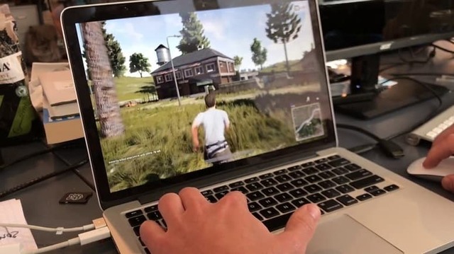 Với thiết bị máy tính, người chơi sẽ trải nghiệm PUBG trực tiếp thông qua phần mềm giả lập GameLoop do Tencent phát triển Với thiết bị máy tính, người chơi sẽ trải nghiệm PUBG trực tiếp thông qua phần mềm giả lập GameLoop do Tencent phát triển