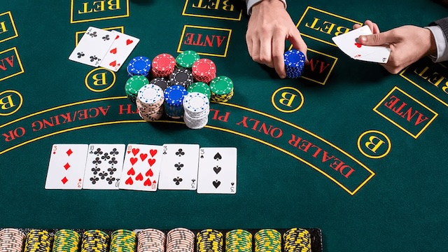 Kiểm soát cảm xúc là một trong những cách chơi Poker đỉnh cao để đánh lừa đối thủ Kiểm soát cảm xúc là một trong những cách chơi Poker đỉnh cao để đánh lừa đối thủ