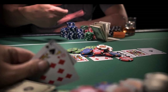 Poker - Bàn cược dành cho những cái đầu lạnh, biết tính toán Poker - Bàn cược dành cho những cái đầu lạnh, biết tính toán