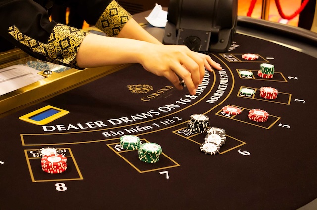 Bài Baccarat là gì lại khiến cho hàng triệu người trên thế giới thích thú Bài Baccarat là gì lại khiến cho hàng triệu người trên thế giới thích thú